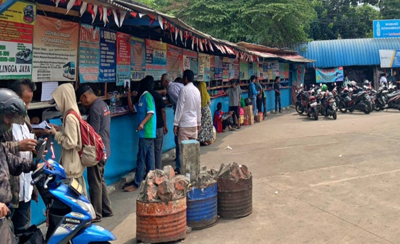 Pemudik Mulai Padati Terminal Lebak Bulus