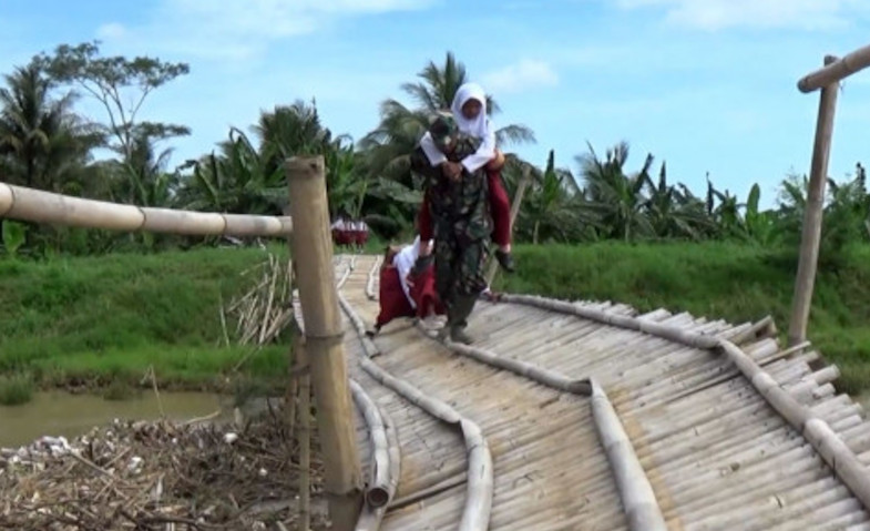 Diterjang Banjir, Jembatan Bambu di Lokasi Wisata Ono Kaline Kulonprogo Roboh