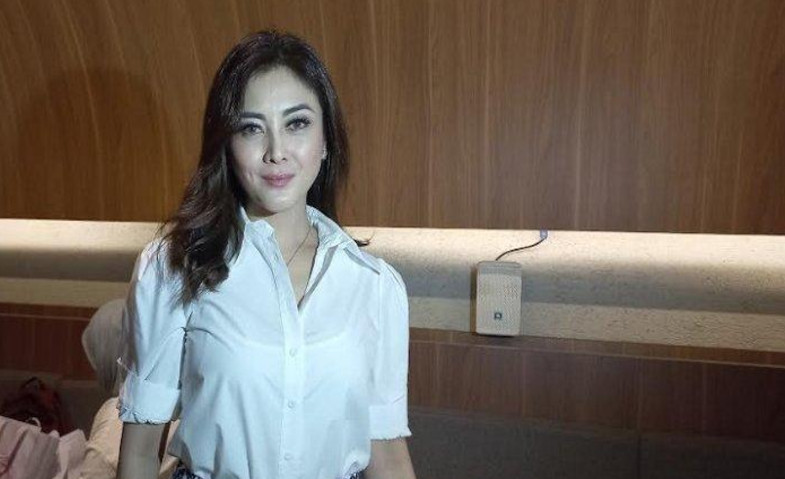 Dhena Devanka Rayakan Lebaran Tanpa Suami
