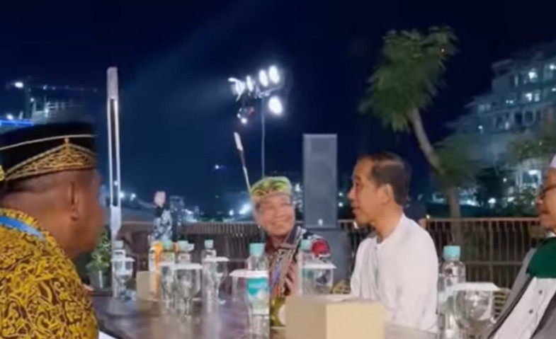 Ini yang Dibahas Jokowi Saat Ajak Makan Malam dengan Tokoh Adat di IKN