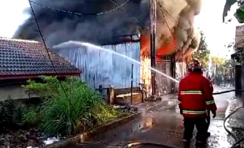 Kebakaran Gudang Perabotan di Bekasi, 5 Orang Meninggal