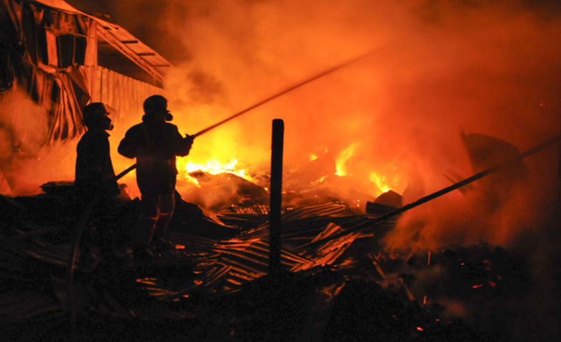 Diduga Korsleting Listrik, Ruko di Tambora Ludes Terbakar