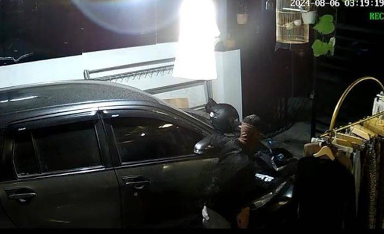 Pelaku Bawa Kabur 1 Unit Motor Terekam CCTV