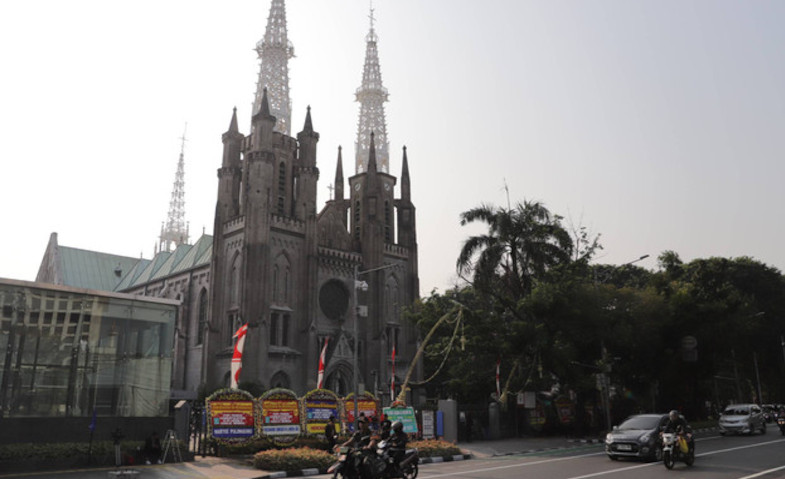 Sambut Paus Fransiskus, Katedral Dihiasi Karangan Bunga