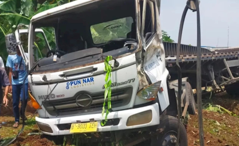 8 Kendaraan di Slipi Jakbar Ditabrak Truk Tronton, 1 Orang Tewas