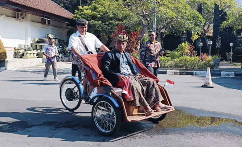 Kawasan Wisata Bali Kini Beroperasi Becak Listrik