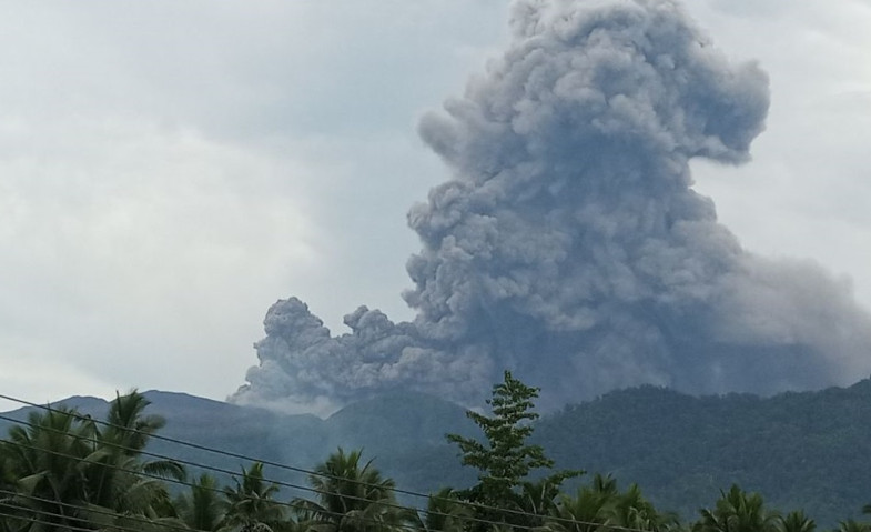 Pagi Ini, Gunung Dukono Meletus dan Muntahkan Abu Vulkanik Setinggi 1.000 Meter
