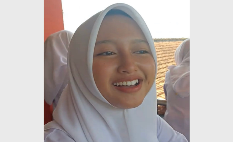 Pelajar Ini Mirip Jennifer Coppen