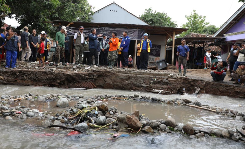 Diterjang Banjir, 10 Jembatan di Sukabumi Roboh